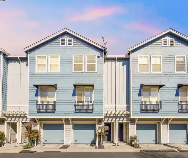 MLS: 41052548 Condo For Sale