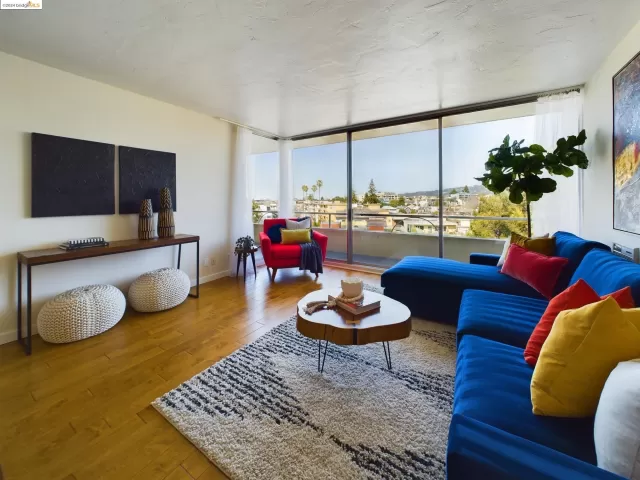 MLS: 41052649 Condo For Sale