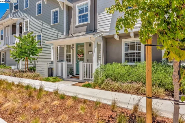 MLS: 41052685 Condo For Sale