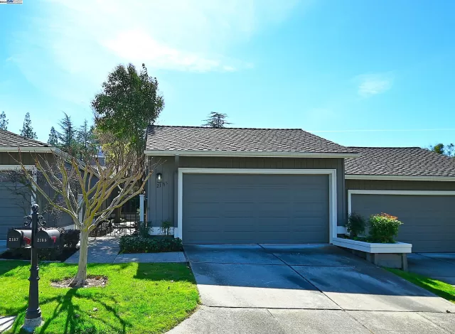 MLS: 41052696 Condo For Sale