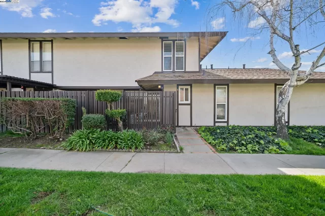 MLS: 41052750 Condo For Sale