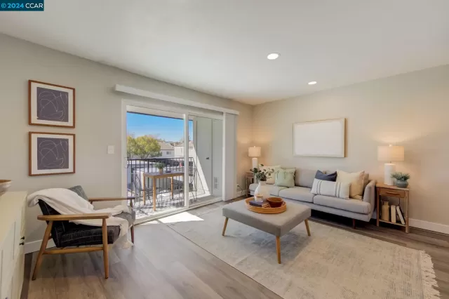 MLS: 41052783 Condo For Sale