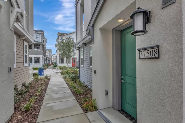 MLS: 41052819 Condo For Sale