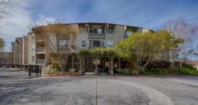 MLS: 41052872 Condo For Sale