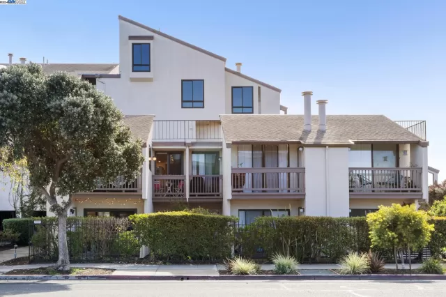 MLS: 41052893 Condo For Sale