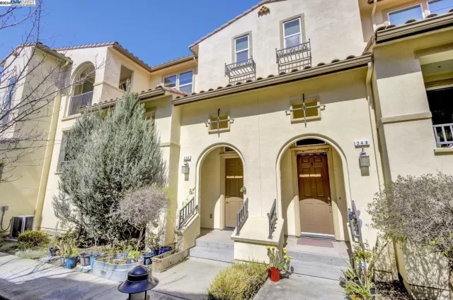 MLS: 41052916 Condo For Sale