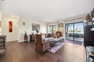 Photo #5: 41052940 Listing