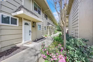 More Details about MLS # 41052949 : 394 ILO LN # 104