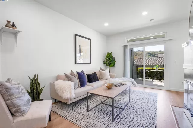 MLS: 41053002 Condo For Sale