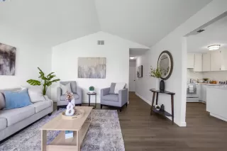 Photo #2: 41053315 Listing 