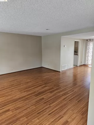 Photo #3: 41053389 Listing