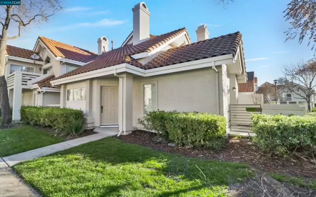 MLS: 41053425 Condo For Sale