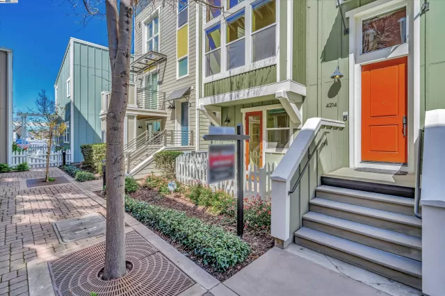 MLS: 41053502 Condo For Sale