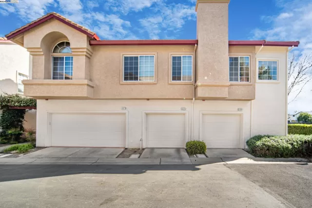 MLS: 41053714 Condo For Sale