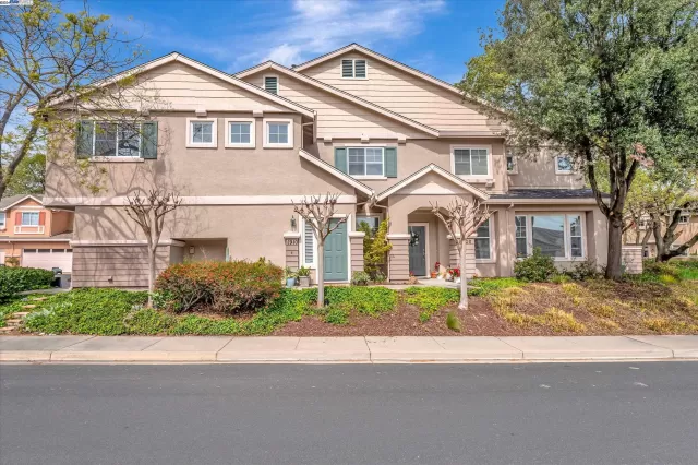 MLS: 41053981 Condo For Sale