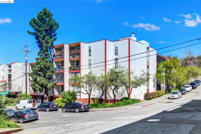 MLS: 41054028 Condo For Sale