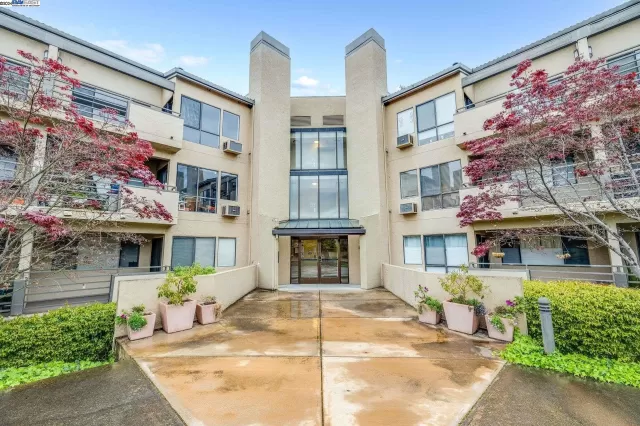 MLS: 41054117 Condo For Sale