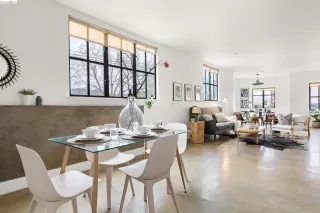 Photo #2: 41054195 Listing