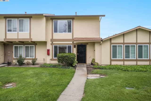 MLS: 41054586 Condo For Sale