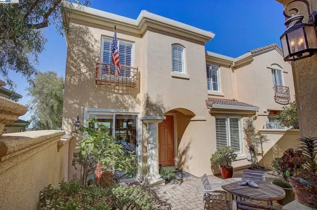 MLS: 41054684 Condo For Sale