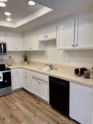 Photo #5: 41054696 Listing