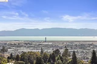 More Details about MLS # 41054784 : 6488 BAYVIEW DR