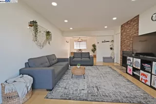 Photo #2: 41054789 Listing