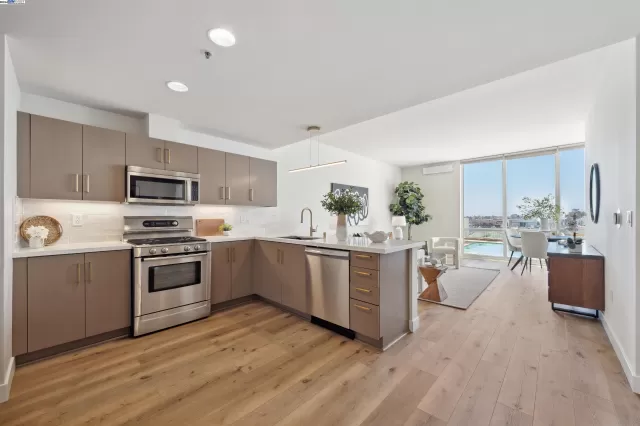 MLS: 41054994 Condo For Sale