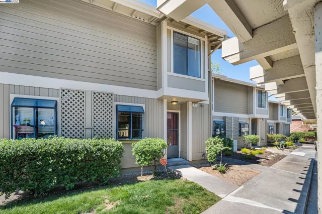 MLS: 41055110 Condo For Sale