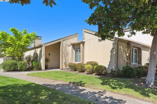 MLS: 41055324 Condo For Sale