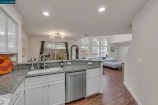 Photo #5: 41055424 Listing