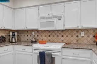 Photo #6: 41055424 Listing