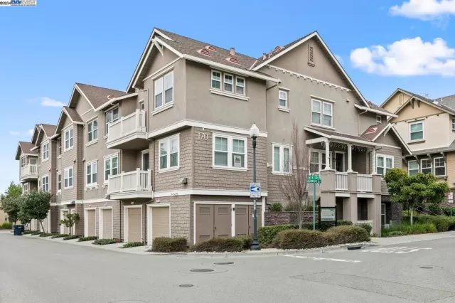 MLS: 41055511 Condo For Sale