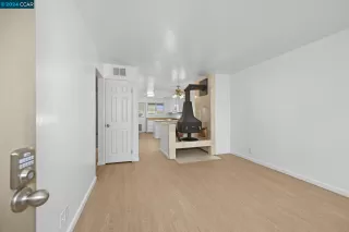 Photo #2: 41055909 Listing