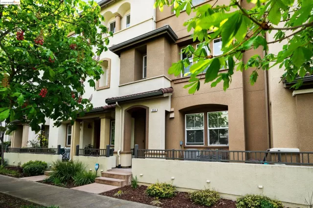 MLS: 41056005 Condo For Sale