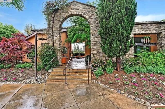 MLS: 41056048 Condo For Sale