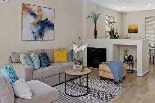 More Details about MLS # 41056088 : 4174 GLENWOOD TER # 1