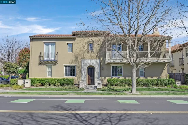 MLS: 41056428 Condo For Sale