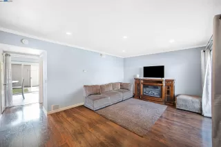 Photo #5: 41056557 Listing