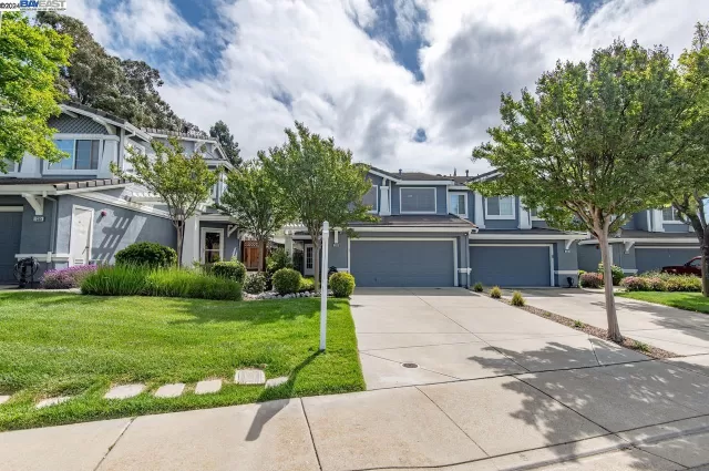 MLS: 41057266 Condo For Sale