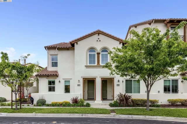 MLS: 41057387 Condo For Sale
