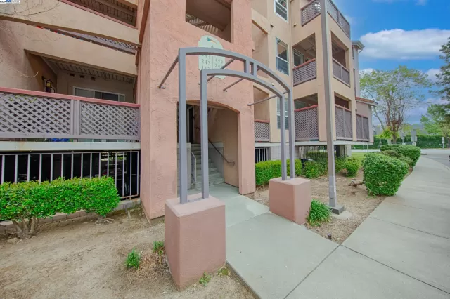 MLS: 41057395 Condo For Sale