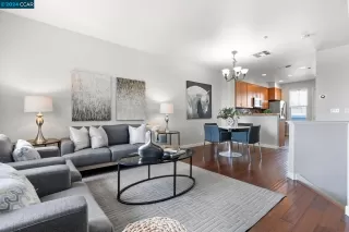 Photo #2: 41057546 Listing