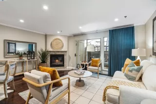 More Details about MLS # 41057559 : 2530 OAK RD # 101