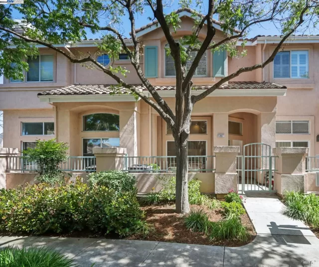 MLS: 41057751 Condo For Sale