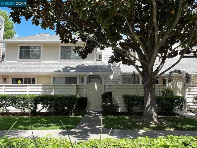 MLS: 41057933 Condo For Sale