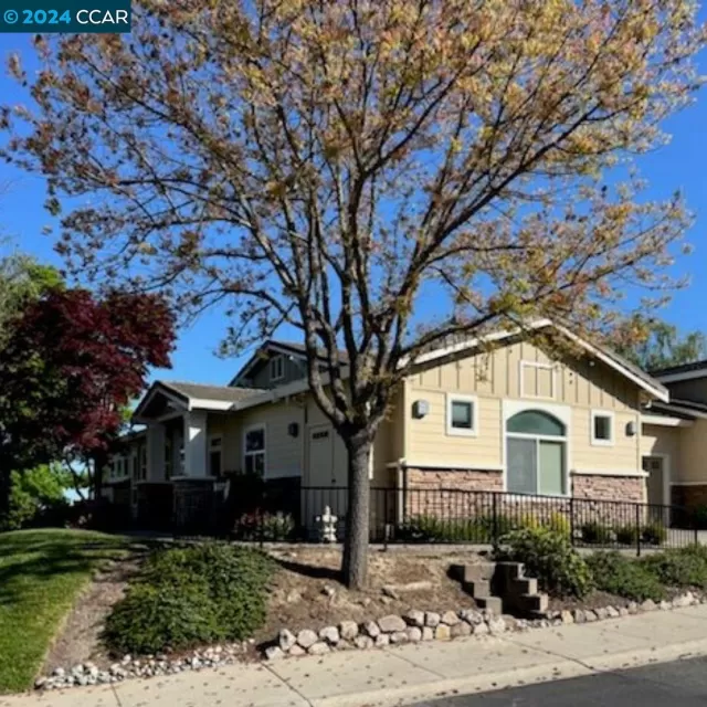 MLS: 41058022 Condo For Sale