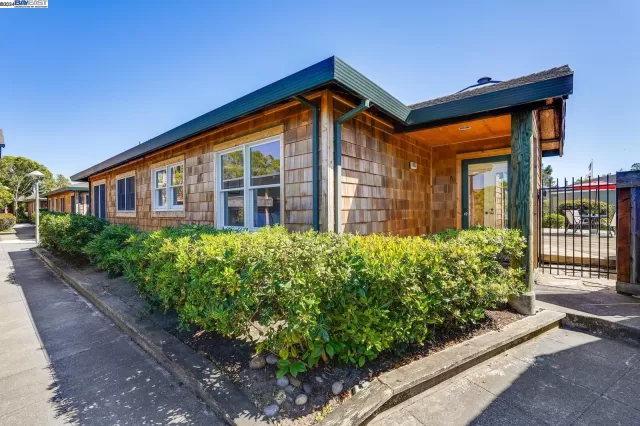 MLS: 41058402 Condo For Sale