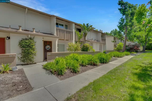 MLS: 41058426 Condo For Sale