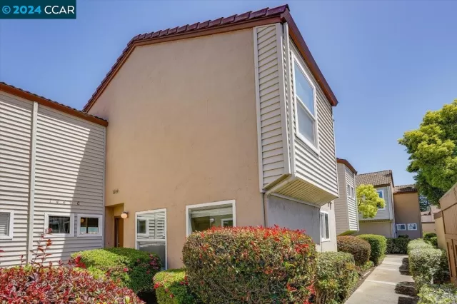 MLS: 41058533 Condo For Sale